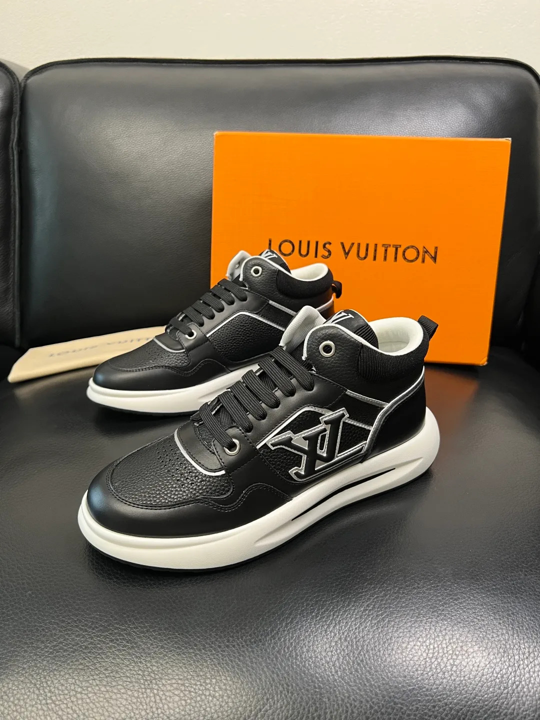 Men's shoes 💰820 Lv high quality top crafts Louis Vuitton, sports sneakers counter synchronization, uppers imported from Italy, high quality splicing colorful complex crafts, imported mesh pads soft and comfortable, soles: original soles specially provided by the original factory, T men's shoes 💰U exclusive movable molded soles super comfortable, original factory single goods, code number 39-44 (customized 38 45)